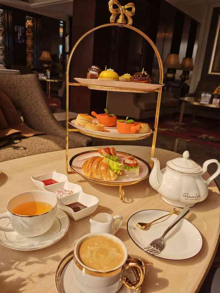 上海大厦大堂吧-"和闺蜜去喝的下午茶,英式的三层那种味道很.