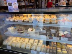 面包甜点陈列柜-红宝石·鲜奶小方·海派西点房(南丹店)