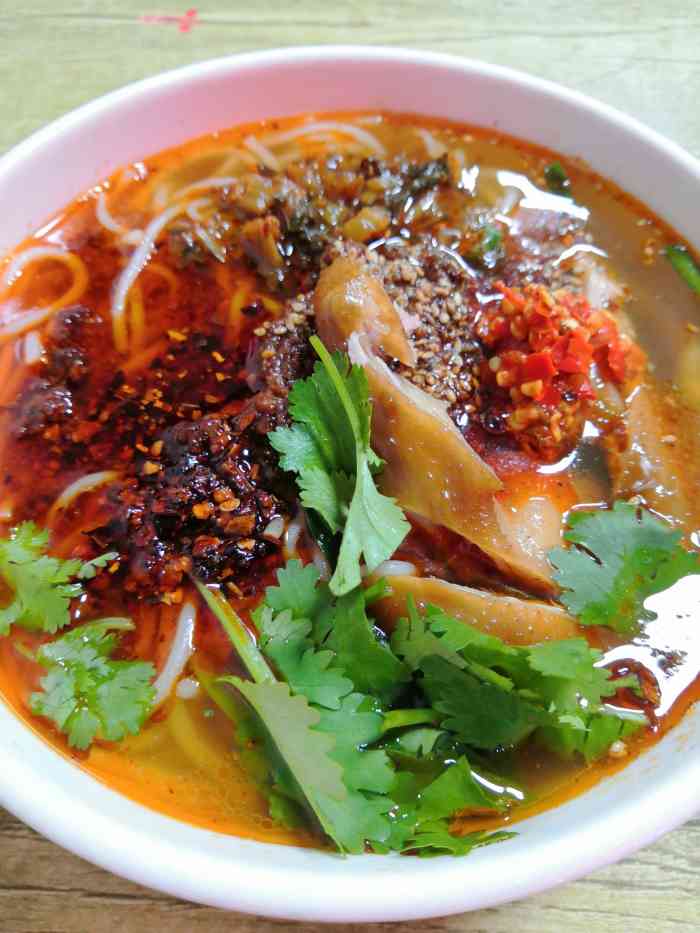 弥勒卤鸡米线(沪瑞线店)-"非常好吃!离开昆明时还专门再来吃一次!