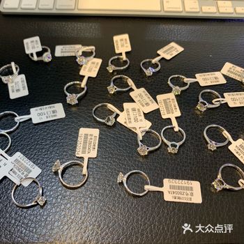新入了几十款钻戒款式 18k金镶嵌钻石 要结婚的宝宝