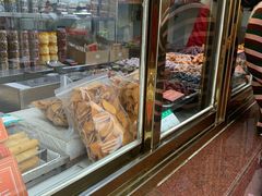 面包甜点陈列柜-天津小三宝栗子店(黄海路店)