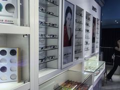 -提一眼镜·蔡司·依视路(小寨店)