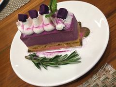 -Chom Cafe and Restaurant