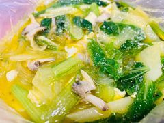 小白菜土豆片烩蚬肉-捏上开口笑海鲜水饺(台山街店)
