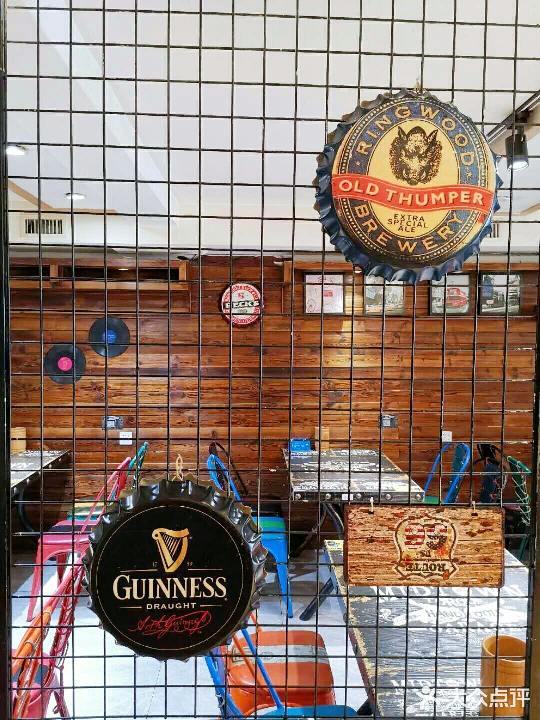 请所有兄弟姐妹移步去野人串吧,尝尝八戒猪手,烤猪蹄儿