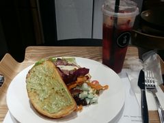牛油果慢煮牛扒三文治-SimplyTimes鎏金食堂