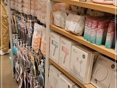 -名创优品(北京新中关购物中心地铁层店)