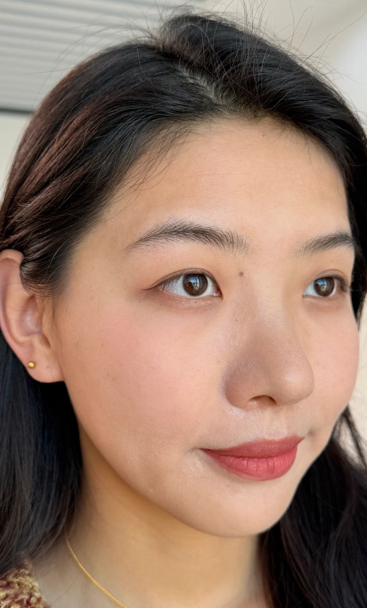 不画眉毛也能很有气质