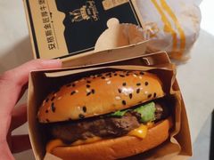 安格斯MAX厚牛芝士堡-麦当劳(无锡永乐店)