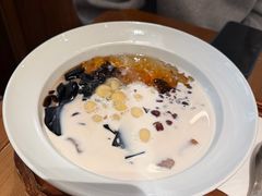 娟姗奶大满贯-RUXU入续糖水铺与包(卓悦中心店)