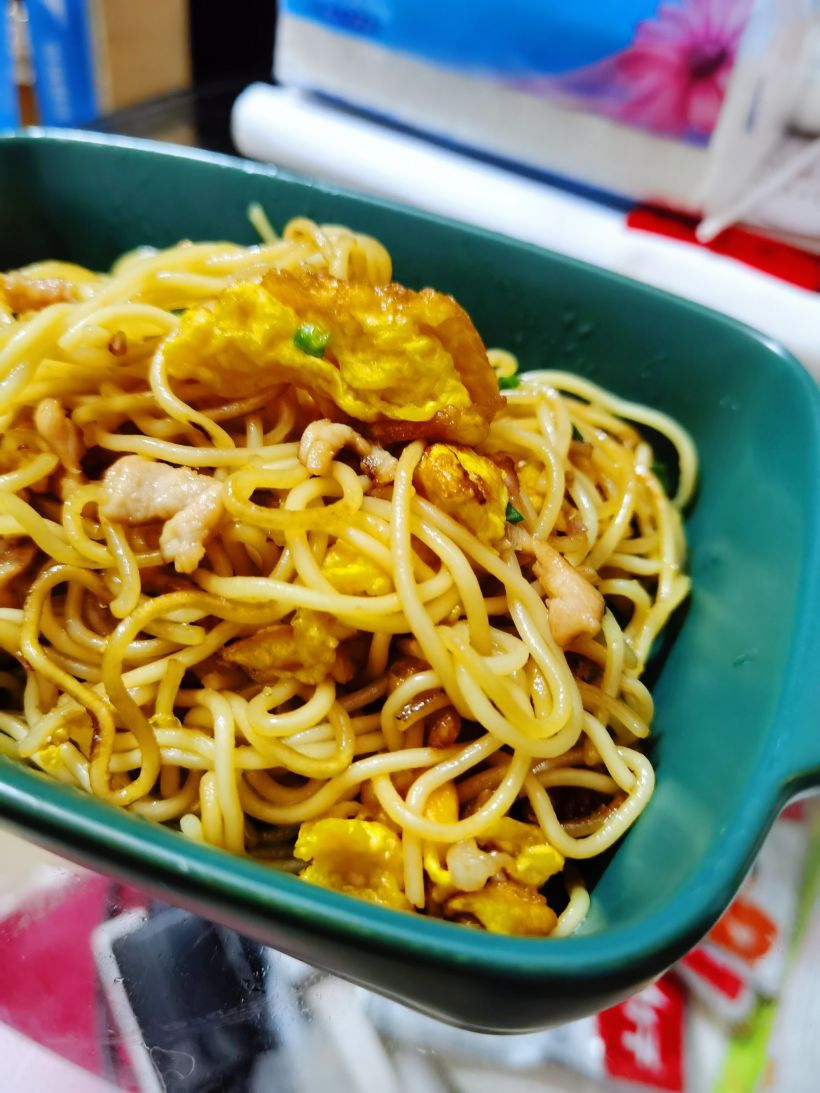 三分钟搞定晚餐～肉丝鸡蛋炒面