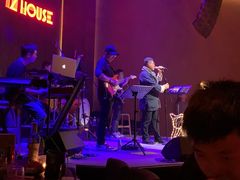 -TZ House音乐现场(来福士中心店)