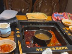 -老牌坊云南鱼豆花火锅(爱建店)