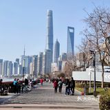 感到春天，看见短裙