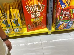 -咻啵翔翔零食基地(万达广场店)