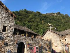 -高荡千年布依古寨旅游景区