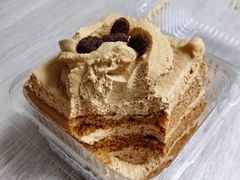 鲜奶咖啡蛋糕-红宝石·鲜奶小方·海派西点房(长阳店)