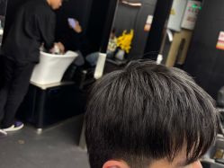 -侨治发型