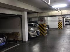 -吴山花鸟城-停车场