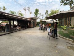 -Chom Cafe and Restaurant