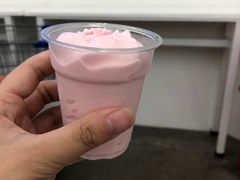 草莓酸奶冰淇淋-山姆美式餐吧(鼓楼店)