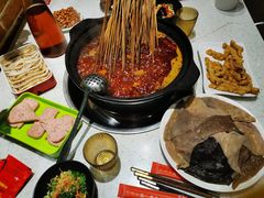 -钢管厂五区小郡肝串串香(蜀都万达店)