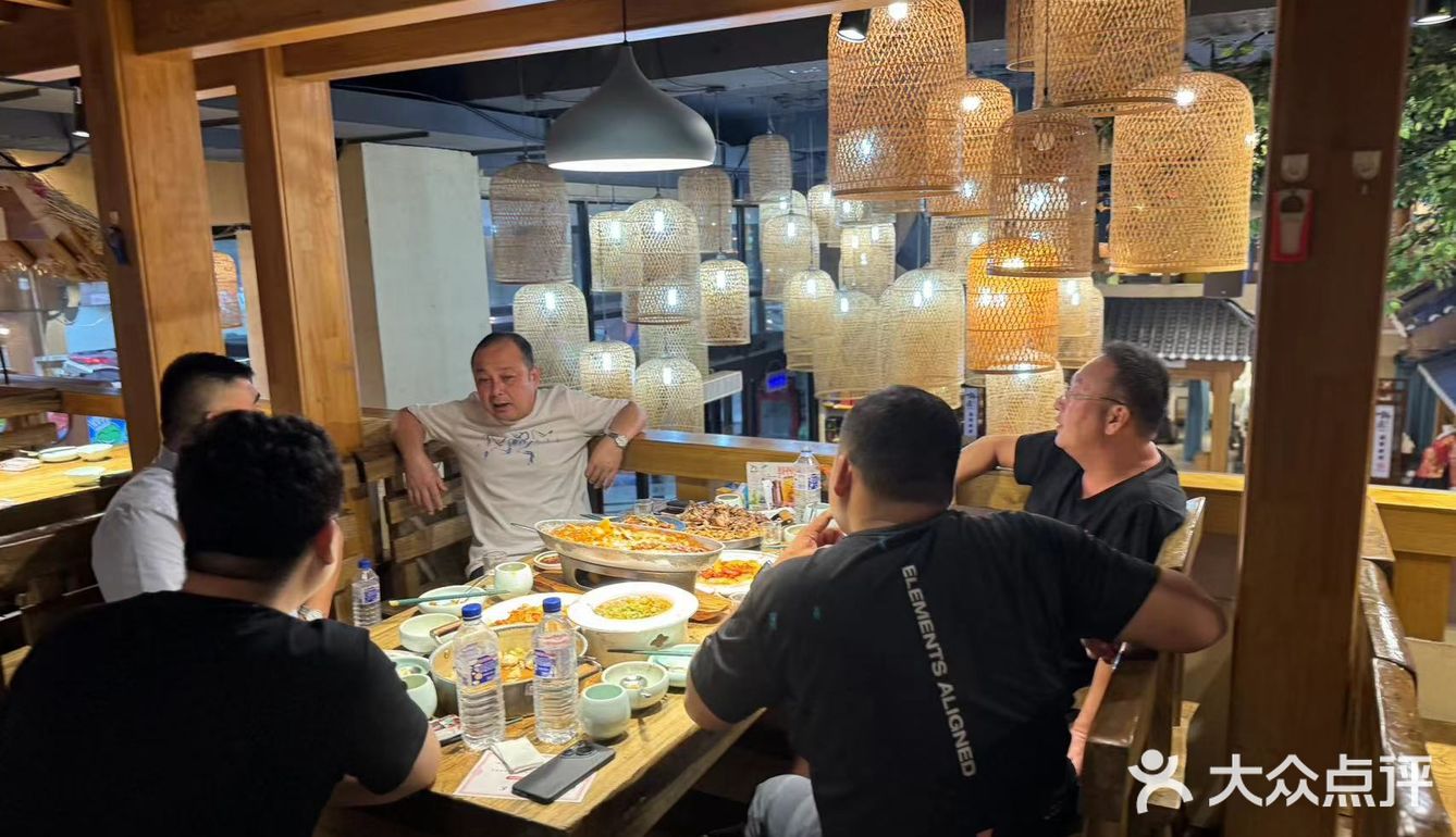 让人感到宾至如归。 地址：长春市吉林大路韩庄旗舰店