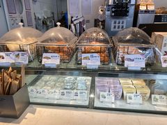 面包甜点陈列柜-LELECHA乐乐茶(上海五角场万达广场店)