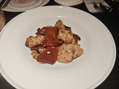 牛肝菌爆炒雪花猪颈-庐灶江南·江南菜·四合院Bistro(东直门雍和宫·原华侨宾馆店)