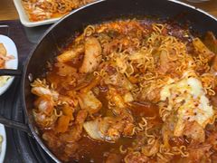 -亲昵春川鸡排(韩国美食街店)