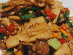 -阿瓦山寨·湘菜现炒·剁椒鱼头王(咸阳总店)