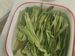 -洪氏嗨捞·广东猪肚鸡·椰子鸡火锅(西咸万象城店)