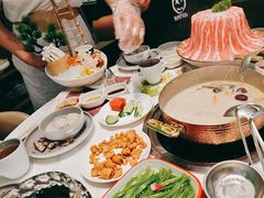 -洪氏嗨捞·广东猪肚鸡·椰子鸡火锅(西咸万象城店)