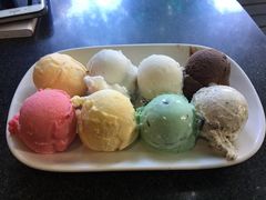 -莓园冰淇淋店