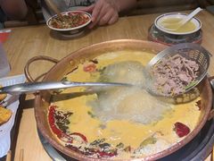 -洱火云南酸菜牛肉火锅(石景山当代商城店)