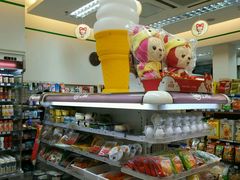 -全家便利店(襄阳南路店)