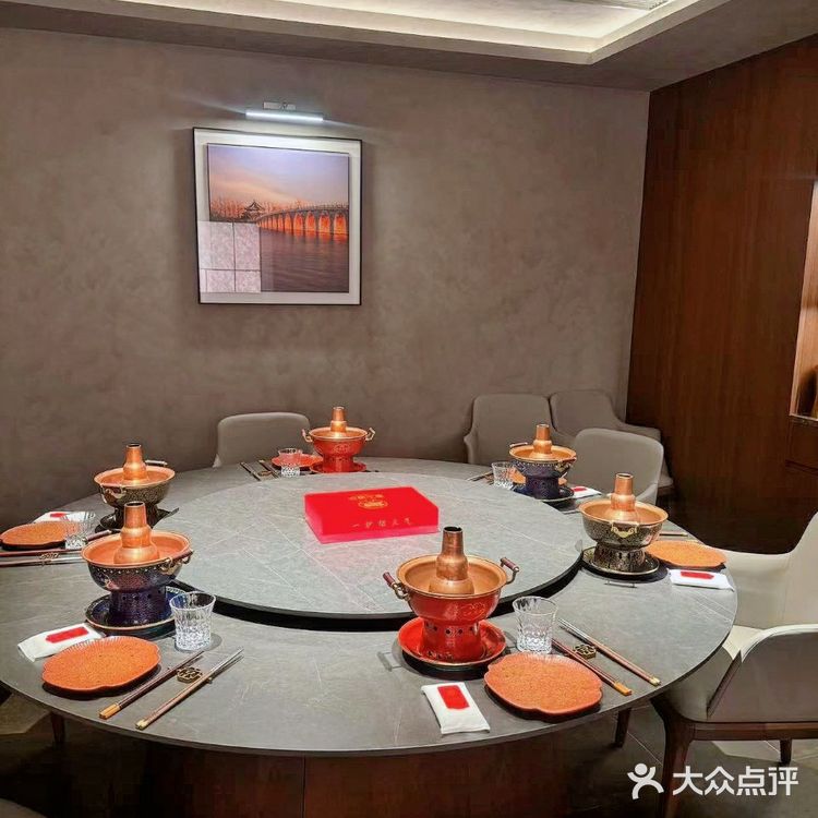 开开心心吃户外烧烤涮肉 