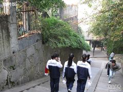 穿校服的学生，大学还有校服？-湖南省立第一师范学校旧址