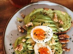 牛油果煮蛋吐司-RAC BAR(安福路店)