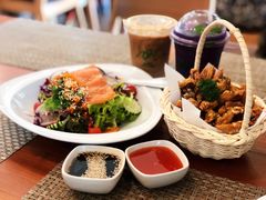 -Chom Cafe and Restaurant
