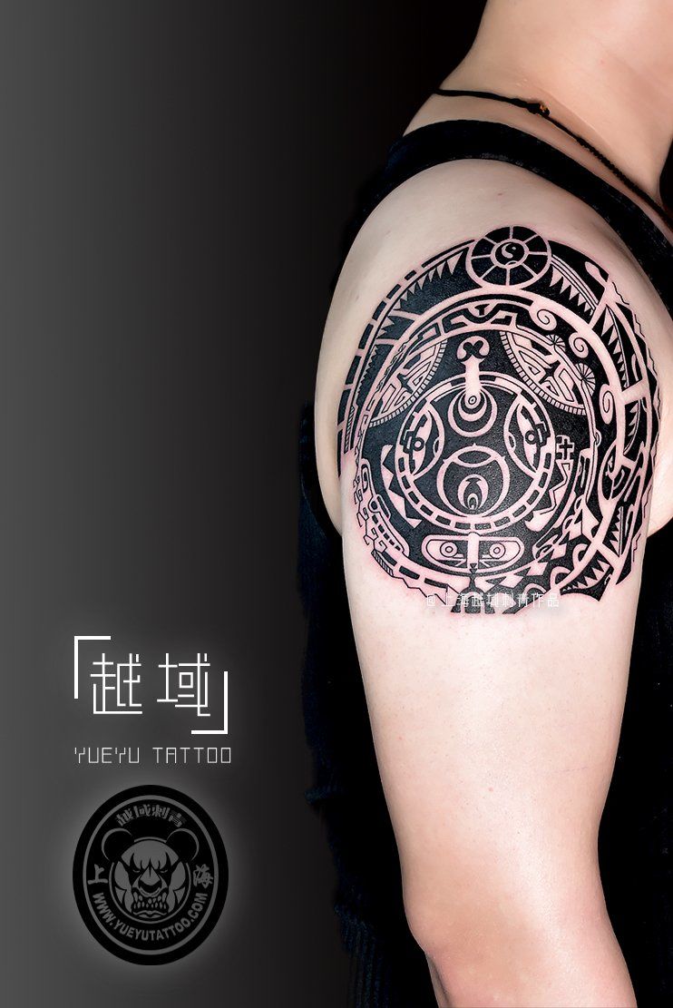 手臂图腾纹身