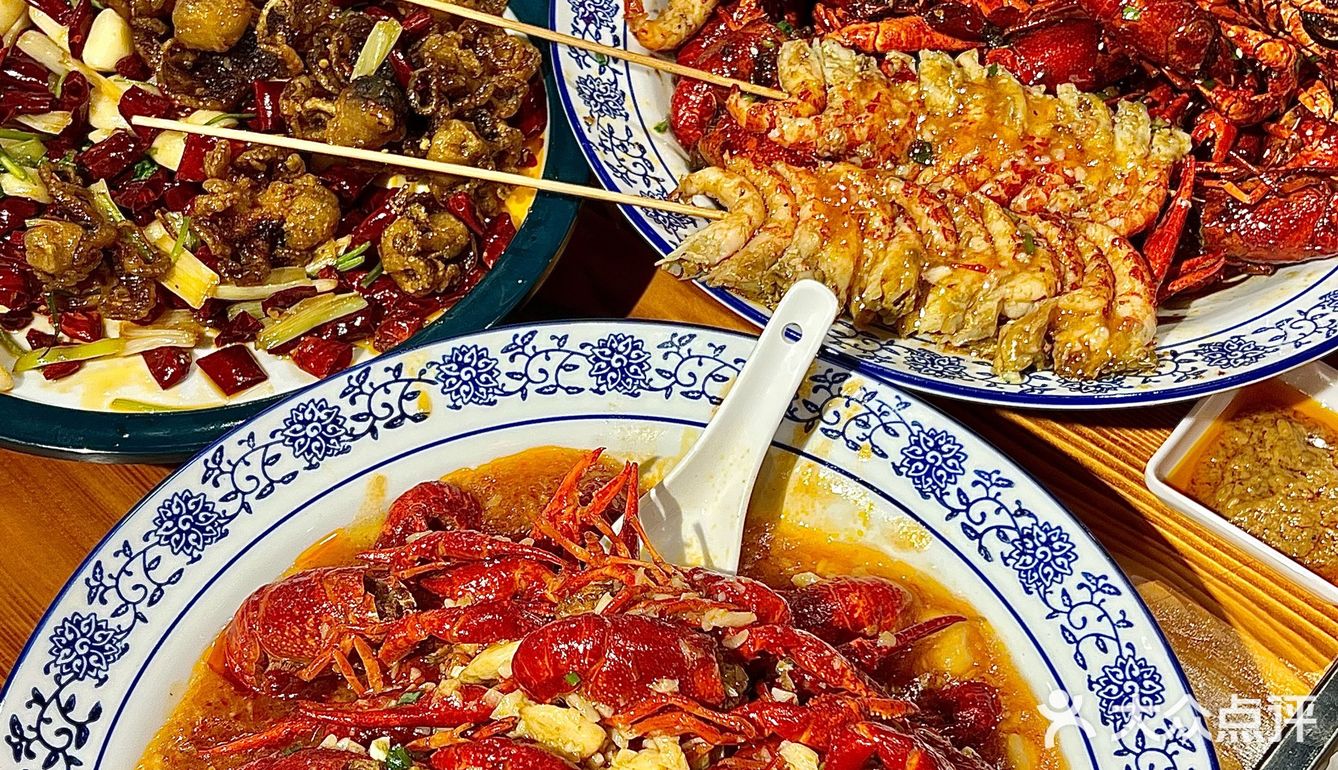 夏天在大连总要来满盆红吃小龙虾吧🦞