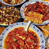 夏天在大连总要来满盆红吃小龙虾吧🦞