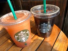 冰摇桃桃绿茶和冰美式-星巴克臻选(成都宽窄巷子店)