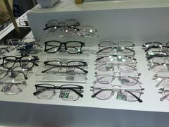 -臻美视爵眼镜·明月·依视路·蔡司折扣店(广渠门店)