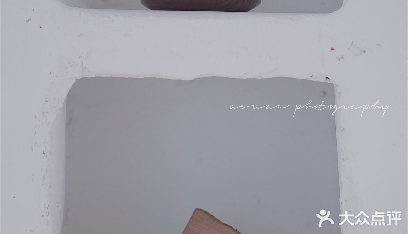 洞穴式纯白咖啡店｜滤镜我要的白是温柔的白