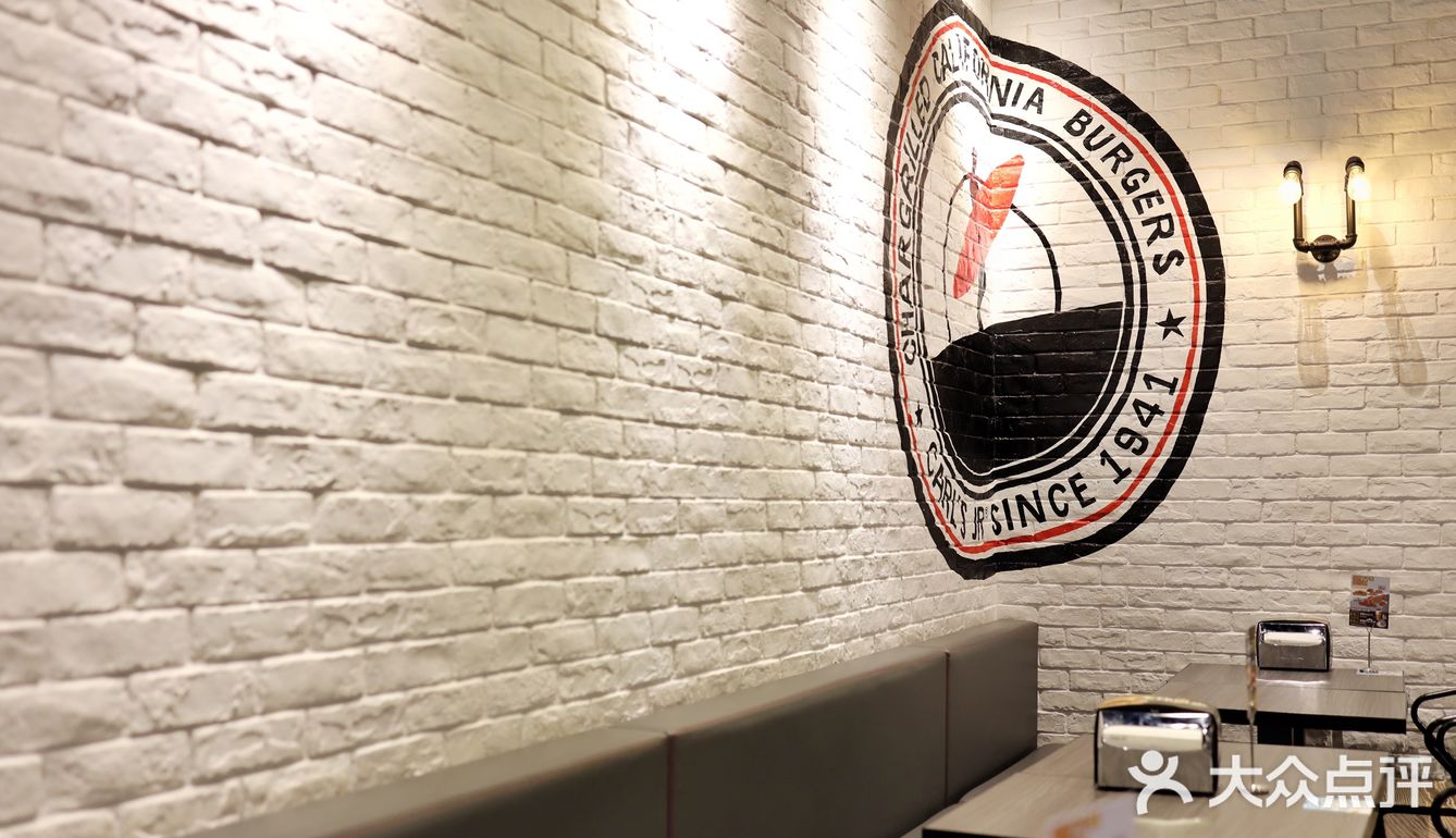 热气腾腾又饱满的薯条绝配奶香浓郁绵密的冰淇淋