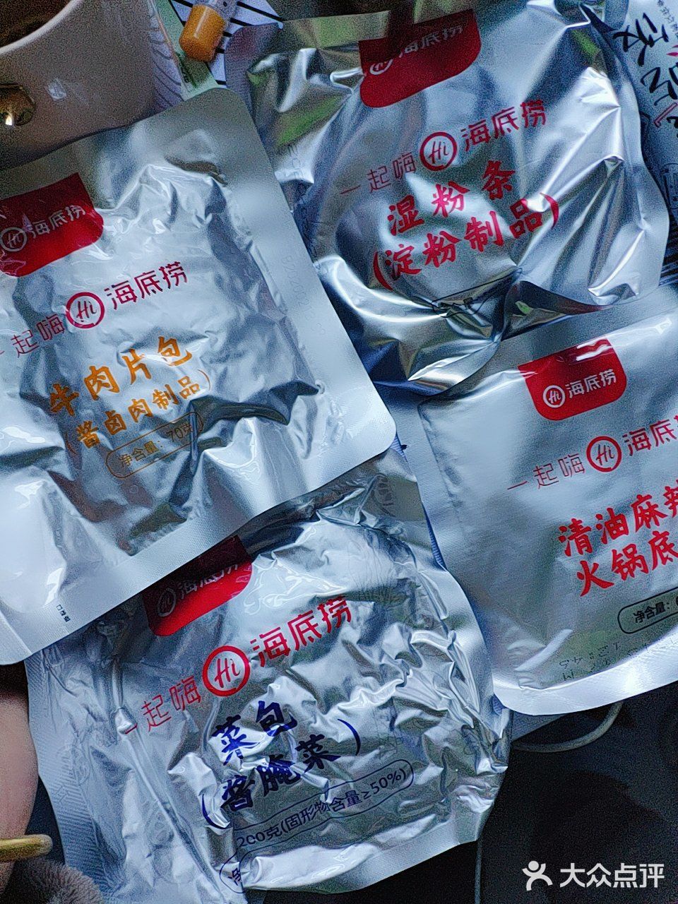 肉的包装袋一打开有股臭臭的味道，吃起来就没有了