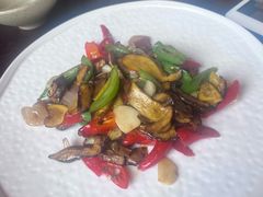 彩椒诺邓火腿炒见手青-滇野云南野生菌餐厅(陕西南路店)