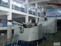 兵器馆一楼舰炮武器展品-海军上海博览馆